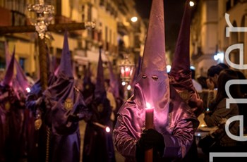 Are there limits on the rental of balconies to watch the Holy Week processions?