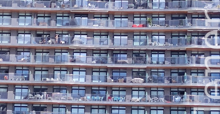 Tourist apartments vs. neighbors' communities